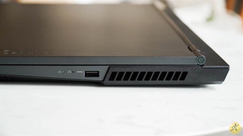 Cạnh phải của Lenovo Legion 5