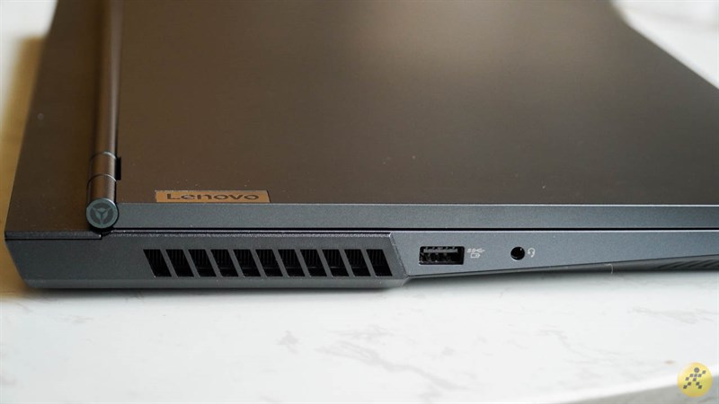 Cạnh trái của Lenovo Legion 5