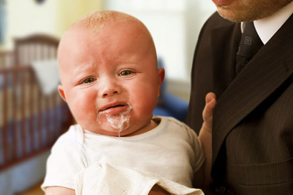 Trẻ bị ọc sữa do sinh lý