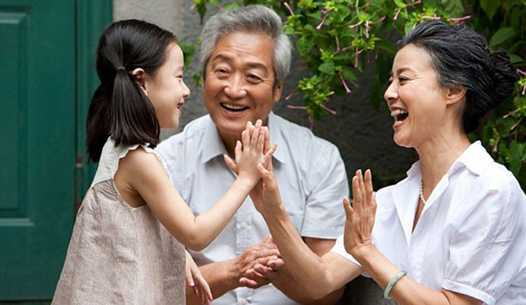Nhà bạn có người lớn tuổi, luôn ghi nhớ những điều sau để phòng chống COVID-19