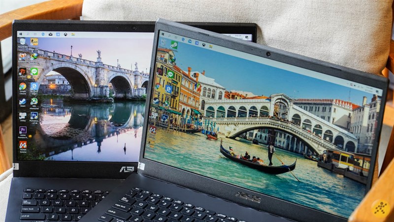 Màn hình đẹp mắt của hai chiếc laptop