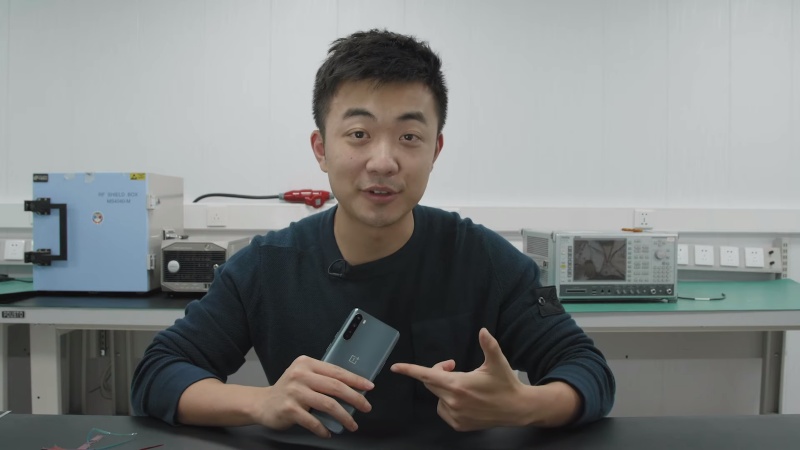 CEO Carl Pei tự tay lắp ráp OnePlus Nord hoàn toàn thủ công và cái kết...