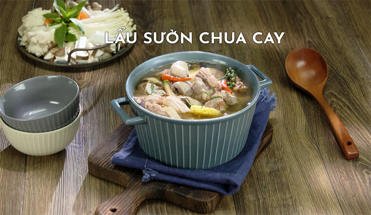 Cuối tuần đãi cả nhà một bữa thịnh soạn với món lẩu sườn chua cay đậm đà