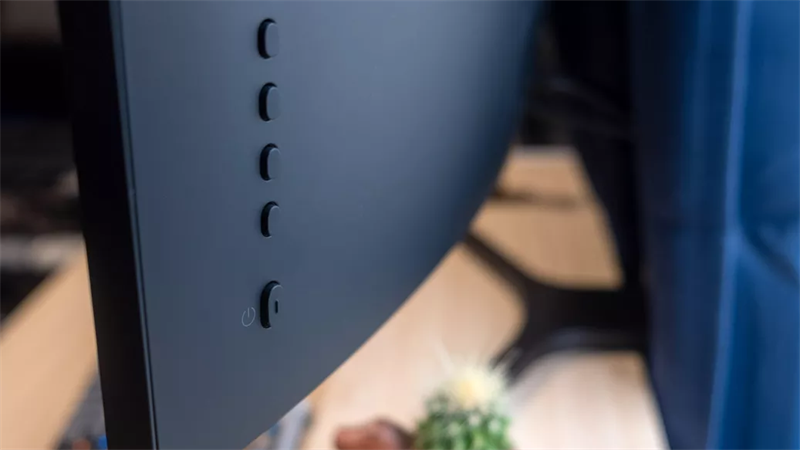 5 nút bấm điều khiển phía sau của Mi curved 