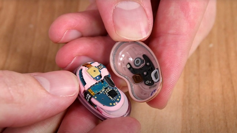iFixit ‘mổ xẻ’ tai nghe hình hạt đậu Samsung Galaxy Buds Live và khẳng định, nó rất dễ tháo mở và sửa chữa