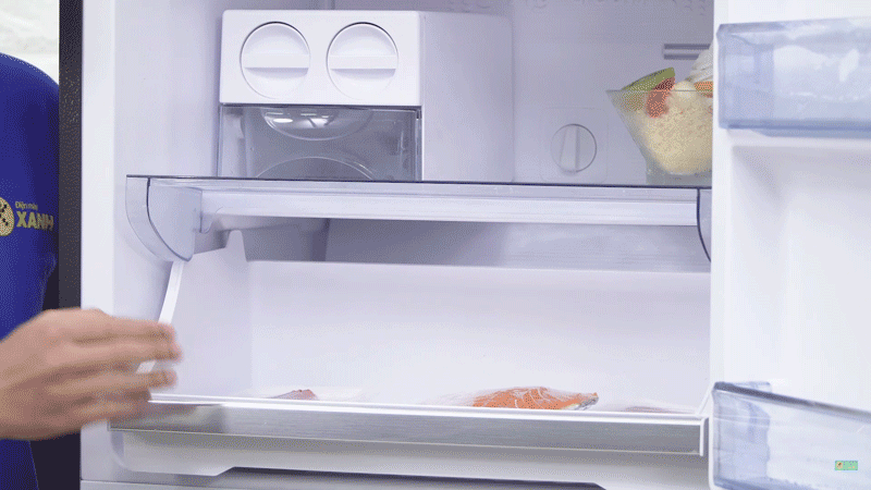 ngăn đông Đánh giá chi tiết tủ lạnh Panasonic dòng NR-BL0PKVN liệu có đáng mua? > ngăn đông