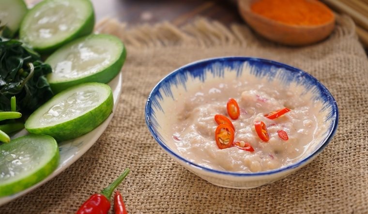 Cách làm loại sốt chấm "vi diệu" chấm bất kỳ loại rau củ nào cũng ngon