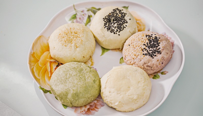 Bánh trung thu mochi nhân ruốc có ngon như hàng xách tay?