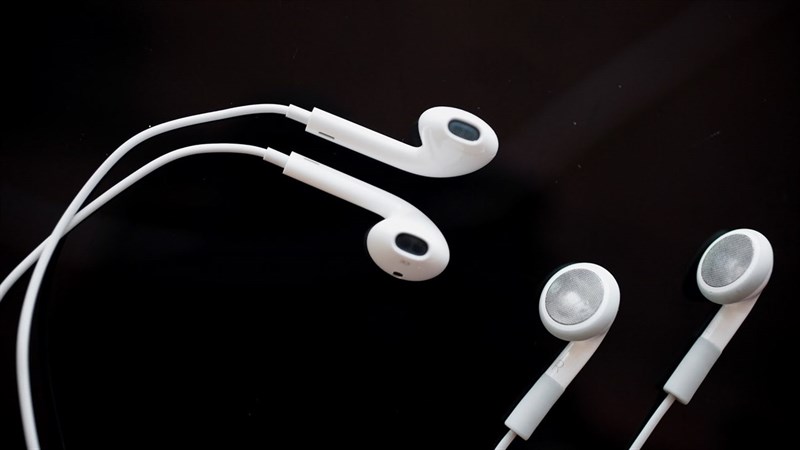 4 tính năng căn bản khi sử dụng tai nghe iPhone phải biết 4 tính năng căn bản khi sử dụng tai nghe iPhone phải biết