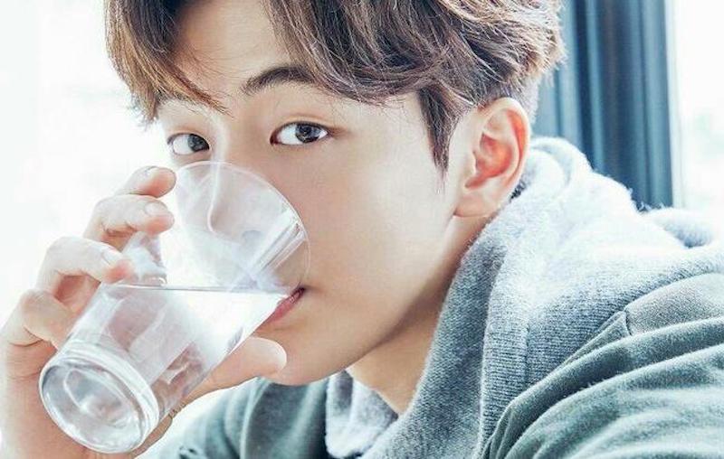 Một ly nước trước khi ngủ mỗi ngày Một ly nước trước khi ngủ mỗi ngày