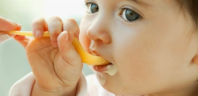 10 đồ dùng, dụng cụ cần thiết để chế biến thức ăn dặm cho bé