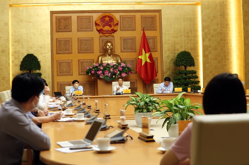 Phó thủ tướng Vũ Đức Đam, trưởng Ban Chỉ đạo chủ trì cuộc họp của Ban Chỉ đạo quốc gia phòng chống dịch COVID-19 ngày 18/8