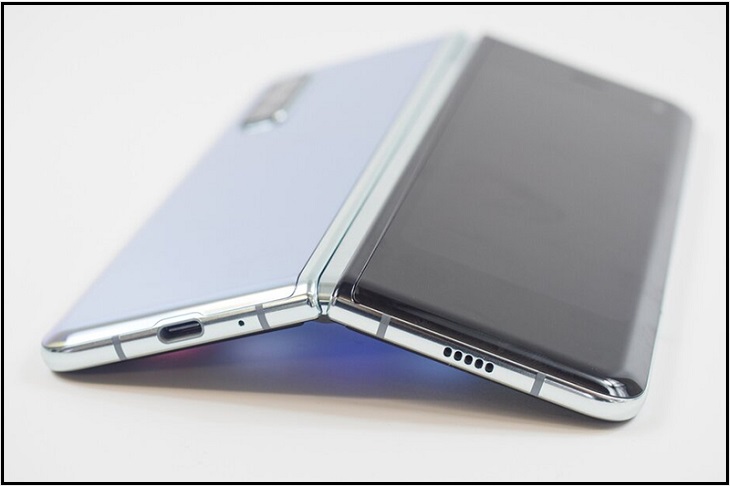 Dung lượng pin ở Galaxy Z Fold 2 cao hơn, khắc phục được một phần điểm yếu so với Galaxy Fold
