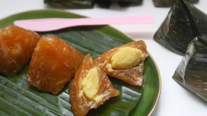 2 ways to make simple Doan Ngo Tet (banh ú ash) at home