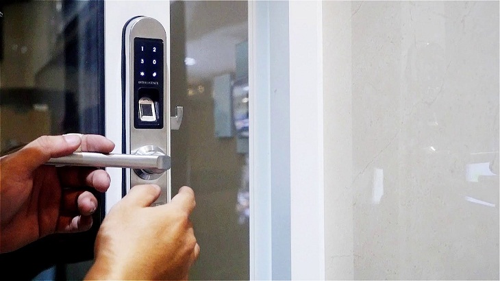 What is a fingerprint door lock? Is it safe? Using?