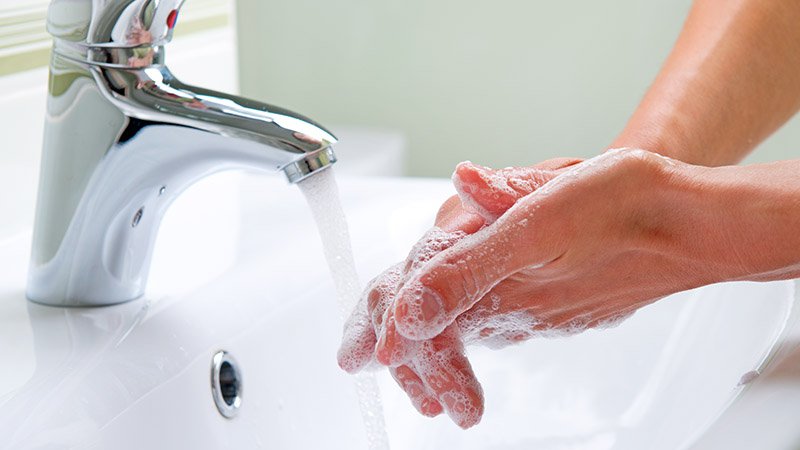 Khi bị thủy ngân tiếp xúc với da cần phải rửa ngay bằng xà phòng