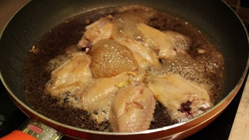 Làm gà nấu chanh