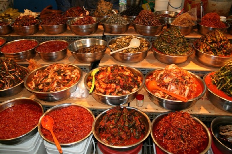 Do người dân Hàn Quốc sử dụng đa dạng các loại rau củ để muối chua nên kim chi cũng do đó mà có nhiều phiên bản khác nhau