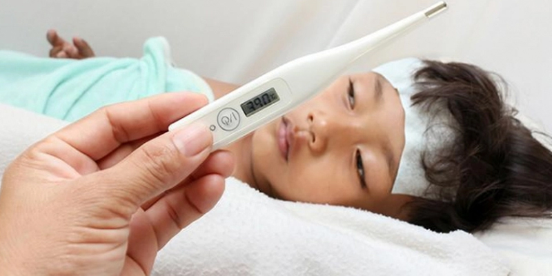 Bình tĩnh khi trẻ có dấu hiệu ho, sốt