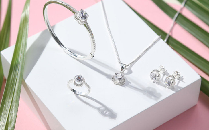 Jewelry gift for your girlfriend on Mid-Autumn Festival