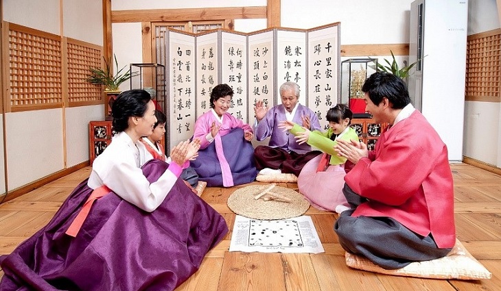 Người Hàn Quốc tạ ơn tổ tiên vào ngày Tết Chuseok