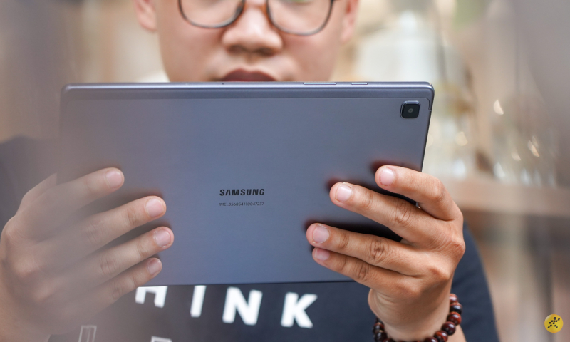 Mặt sau với cụm camera đơn của Galaxy Tab A7 (2020)