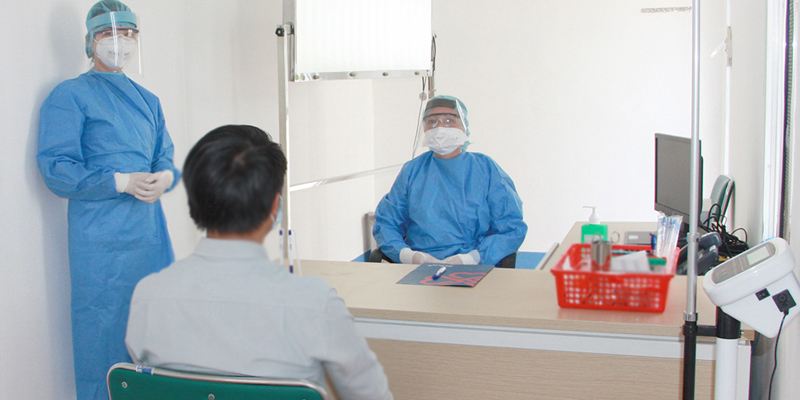 Đeo khẩu trang đúng cách, giãn cách phù hợp