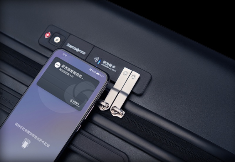 Dễ dàng mở khóa Huawei Smart Business Suitcase khi đã kết nối với smartphone Huawei