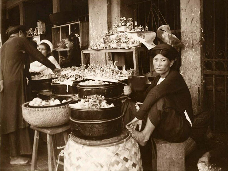 Bán bánh Trung thu vào Tết trung thu ở Hà Nội , Việt Nam khoảng 1925-30