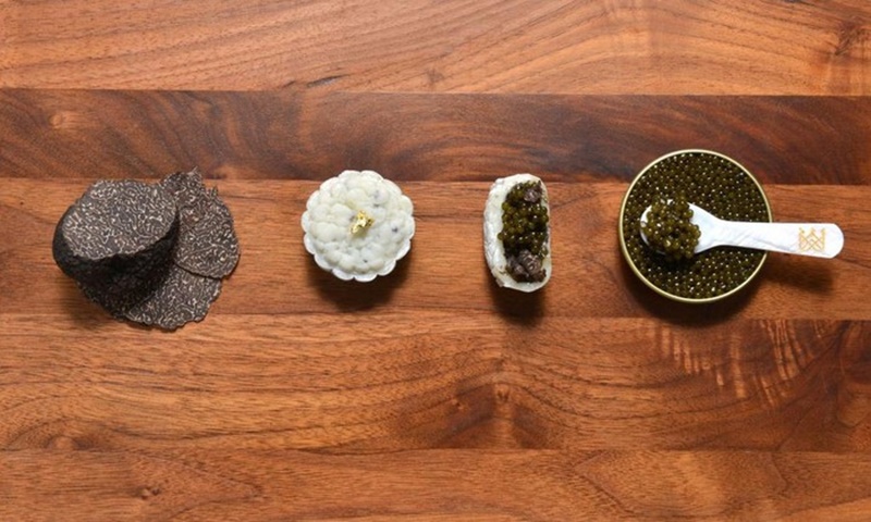 Bánh trung thu nhân nấm truffle và caviar