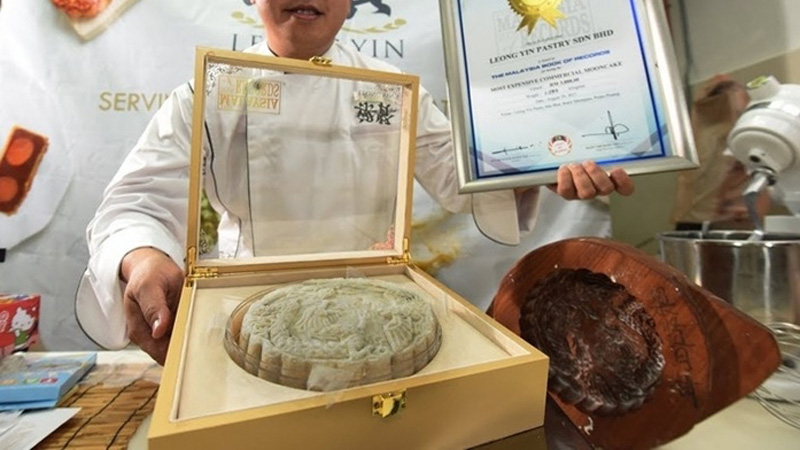 Bánh trung thu đông trùng hạ thảo, sữa ong chúa