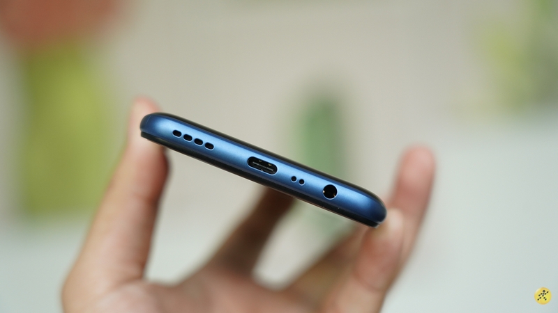 Mặt đáy của máy 