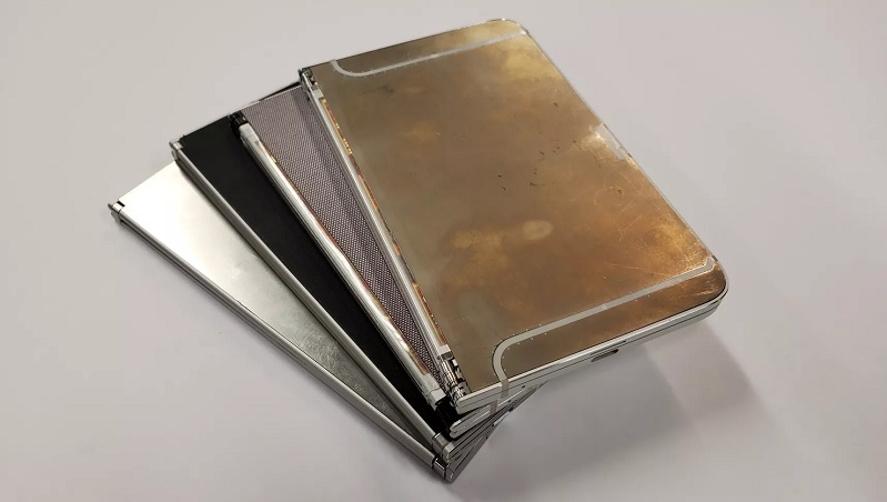 Bộ khung của Surface Duo