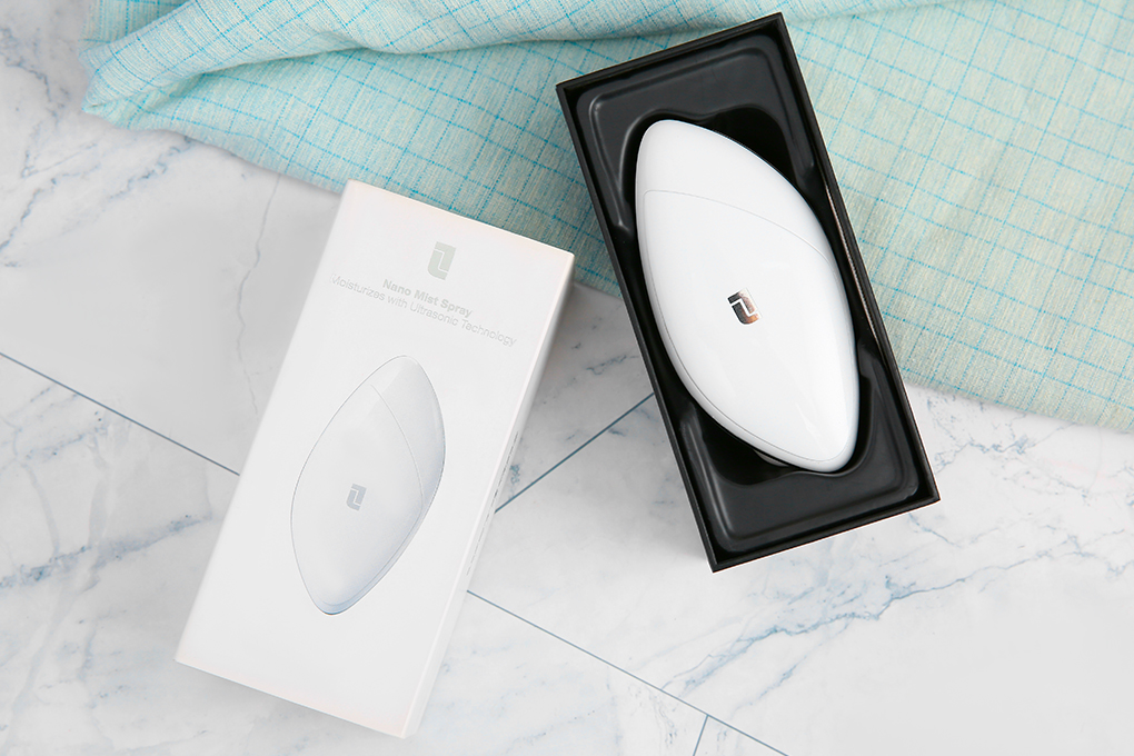 Lifetrons NS-400 Nano facial moisturizing mist device has a luxurious design and compact size