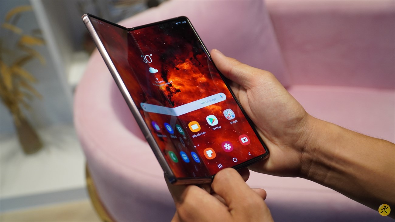 Thiết kế tổng thể của Galaxy Z Fold2 Gold Thiết kế tổng thể của Galaxy Z Fold2 Gold