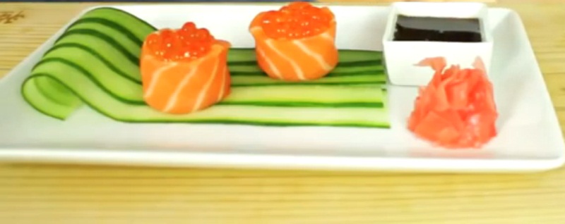 sushi cá hồi