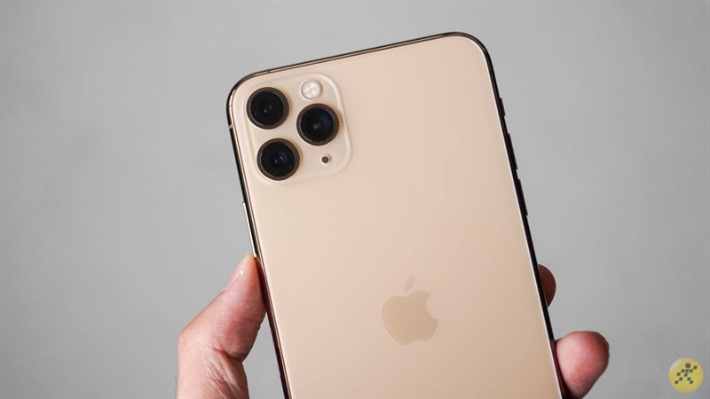 iPhone 11 Pro Max sở hữu 3 camera sau với độ phân giải đều 12 MP