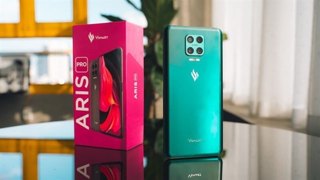 Vsmart Aris và Aris Pro ra mắt: Smartphone có camera ẩn dưới màn hình