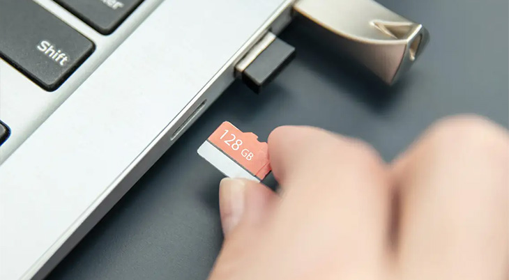 Thẻ microSD có thể được sử dụng trên laptop
