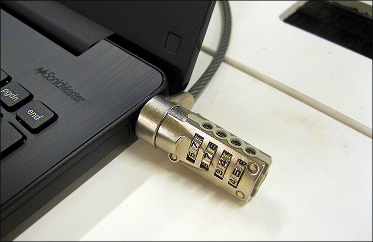 Cổng K-lock được sử dụng để gắn khóa bảo mật vật lý vào laptop