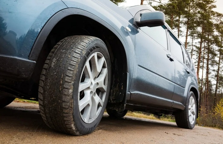 Trang bị cảm biến áp suất lốp giúp bánh xe di chuyển trơn tru và đề phòng các sự cố hư hỏng lốp xe gây ra