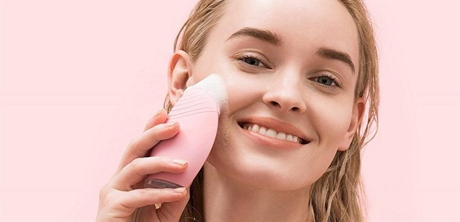 Da mụn có nên sử dụng máy rửa mặt không? Lưu ý sử dụng máy hiệu quả cho da mụn