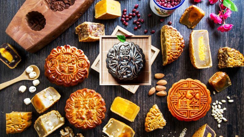 Bánh trung thu handmade có nhiều kiểu bánh, loại nhân, hương vị 