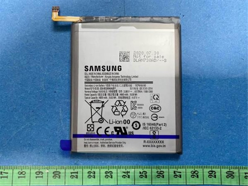 Thỏi pin của flagship Samsung Galaxy S21+ lộ ảnh thực tế, xác nhận có dung lượng khá lớn, lên đến 4.800 mAh 