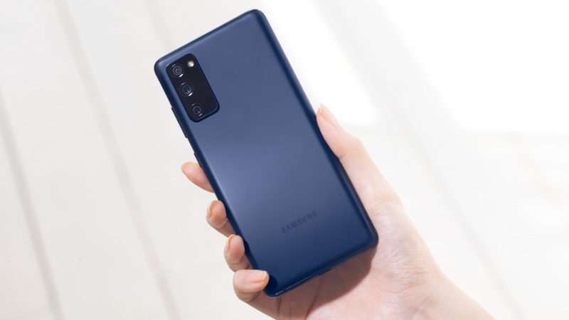 Galaxy S20 FE có 3 camera sau 12 MP + 12 MP + 8 MP