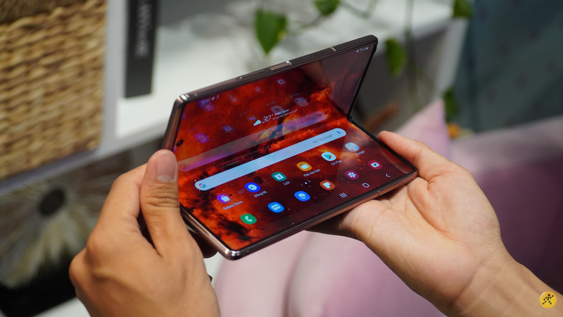 Với bản cập nhật phần mềm mới, smartphone màn hình gập Samsung Galaxy Z Fold2 sẽ được kích hoạt hỗ trợ thêm eSIM