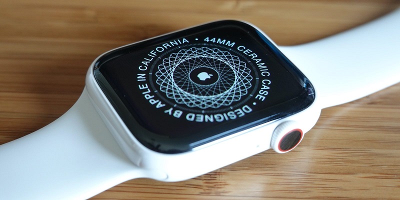 Apple loại bỏ bộ sạc 5 W trên Apple Watch Editon và Apple Watch Hermès