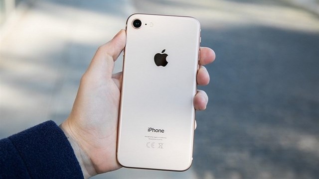 So sánh giá bán iPhone 8 Plus tại Thế Giới Di Động và cửa hàng khác?