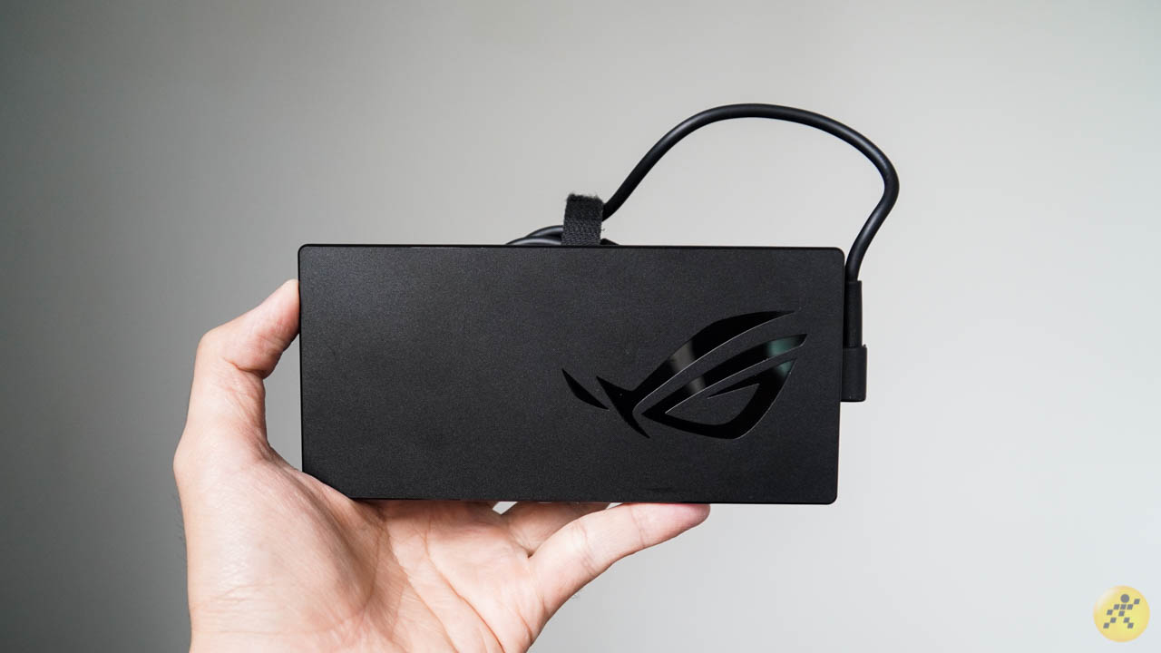 Cục sạc có logo ASUS ROG Cục sạc có logo ASUS ROG