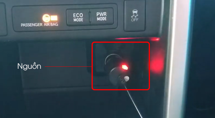Cách lắp đặt camera hành trình trên ô tô - Cổng 12 V